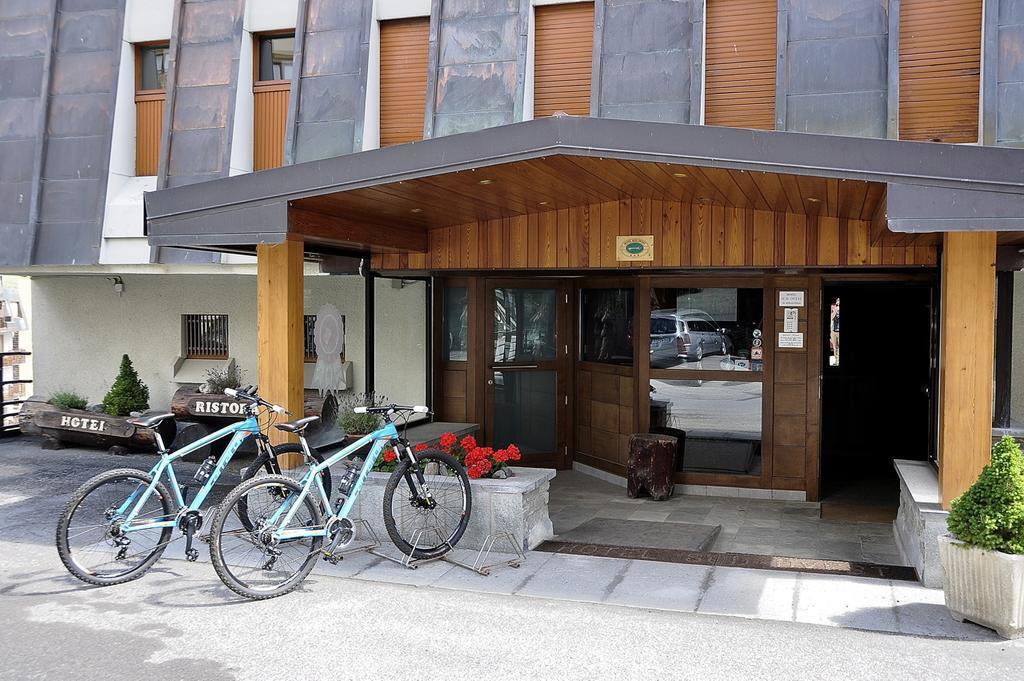 Hotel Sud Ovest Sestriere Exterior photo